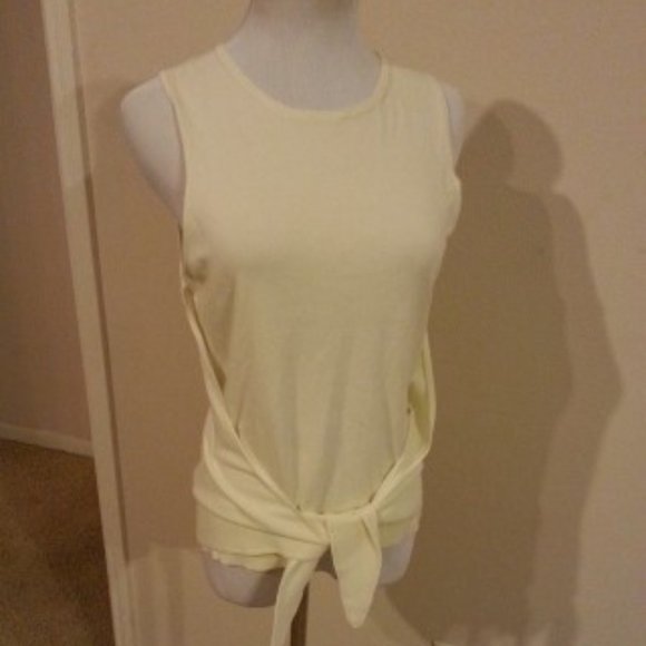 Theory Tops - NWT THEORY twist front knit top (P.M)